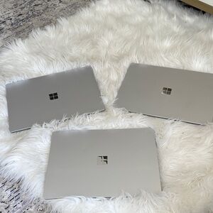 LMicrosoft Windows surface laptop GHZ i7(10th) 256gb SDD WIFI 16gb